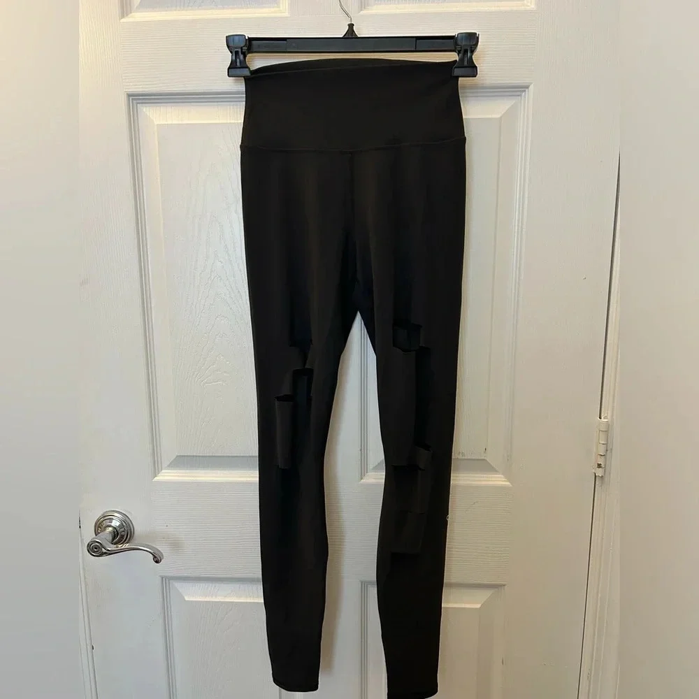 ! alo yoga leggings | 7/8 High-waisted ripped warrior - black